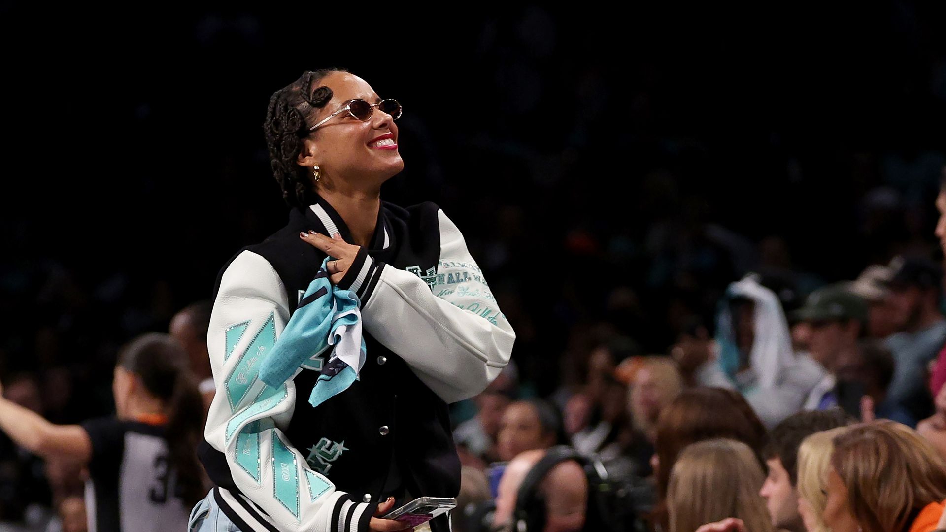 Alicia Keys surprises New York Liberty team with epic locker room