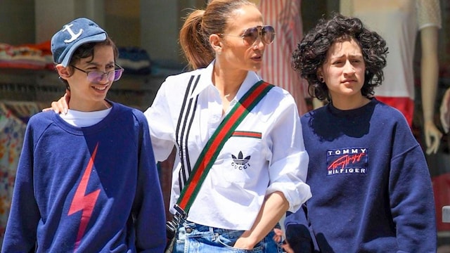 Jennifer Lopez shops with the twins