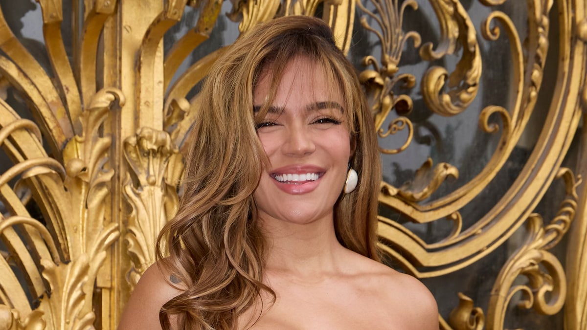 https://www.hola.com/us/horizon/landscape/b70dfc39838e-paris-france-karol-g-attends-the-schiaparelli-haute-couture-fall-winter-2025-202.jpg?im=Resize=(1200)
