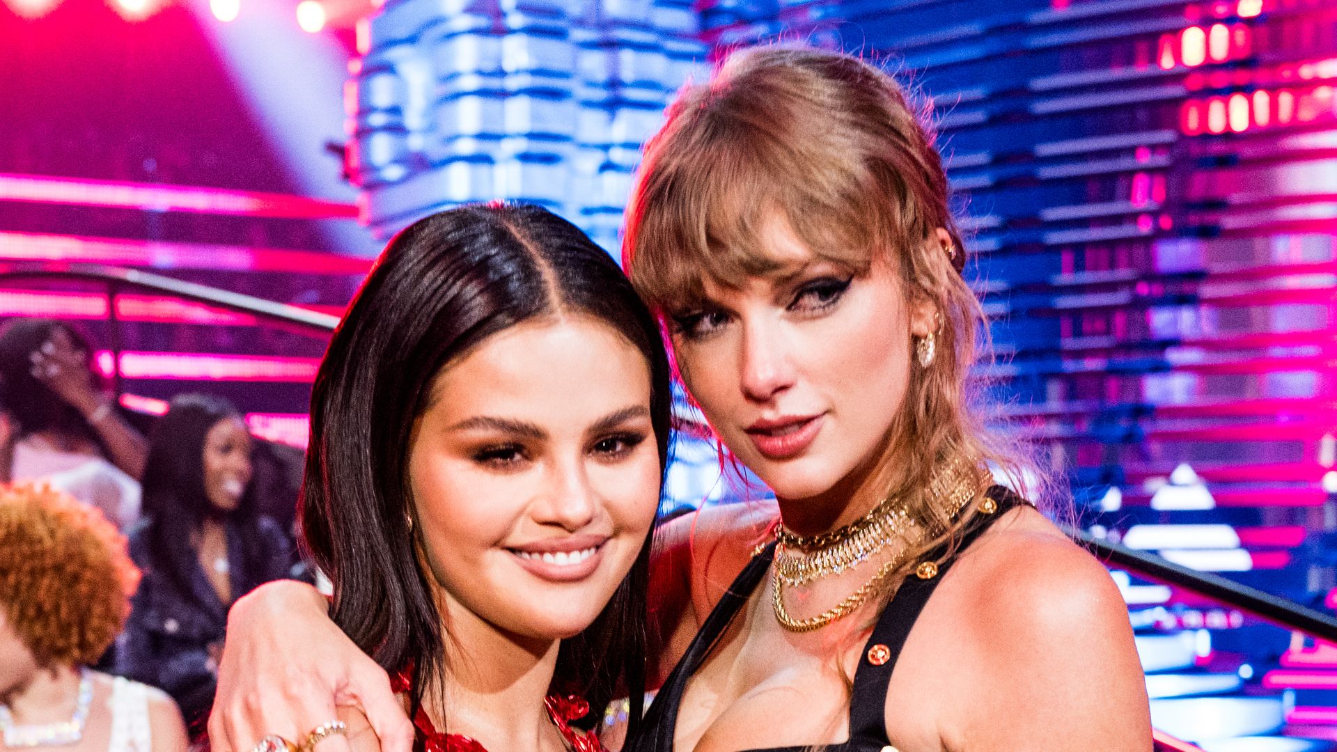 Selena Gomez and Taylor Swift's old tweet goes viral amid engagement news