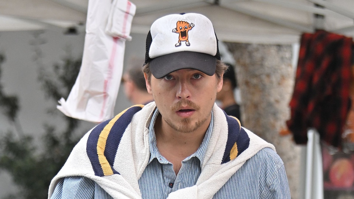 Cole Sprouse has a hilarious Instagram dedicated to strangers taking pictures of him in public
