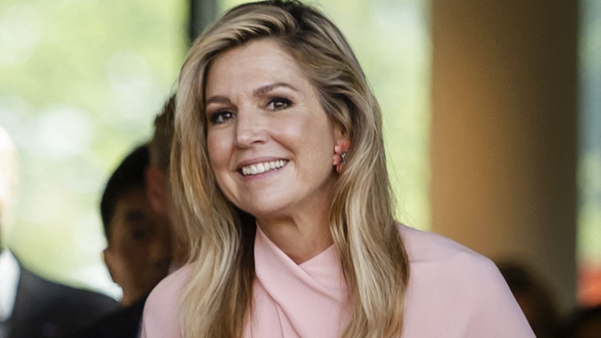 https://www.hola.com/us/horizon/landscape/ba20b1ebcf11-king-willem-alexander-and-queen-maxima-bid-farewell-to-japanese-emperor-naruhito.jpg?im=Resize=(1200)
