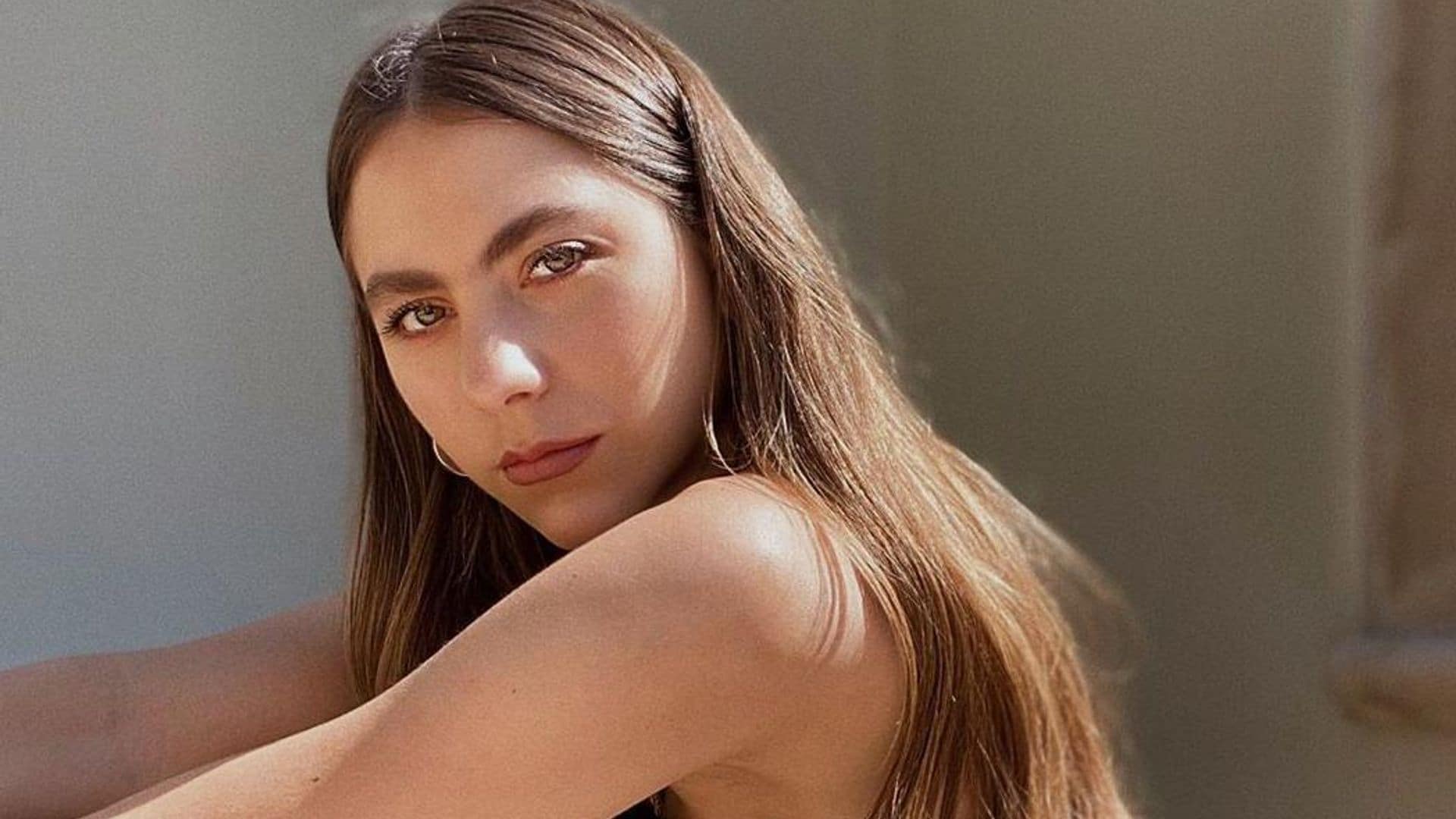 Sofia Vergara’s beautiful niece Claudia shows off impressive abs in teeny tie-dye bikini