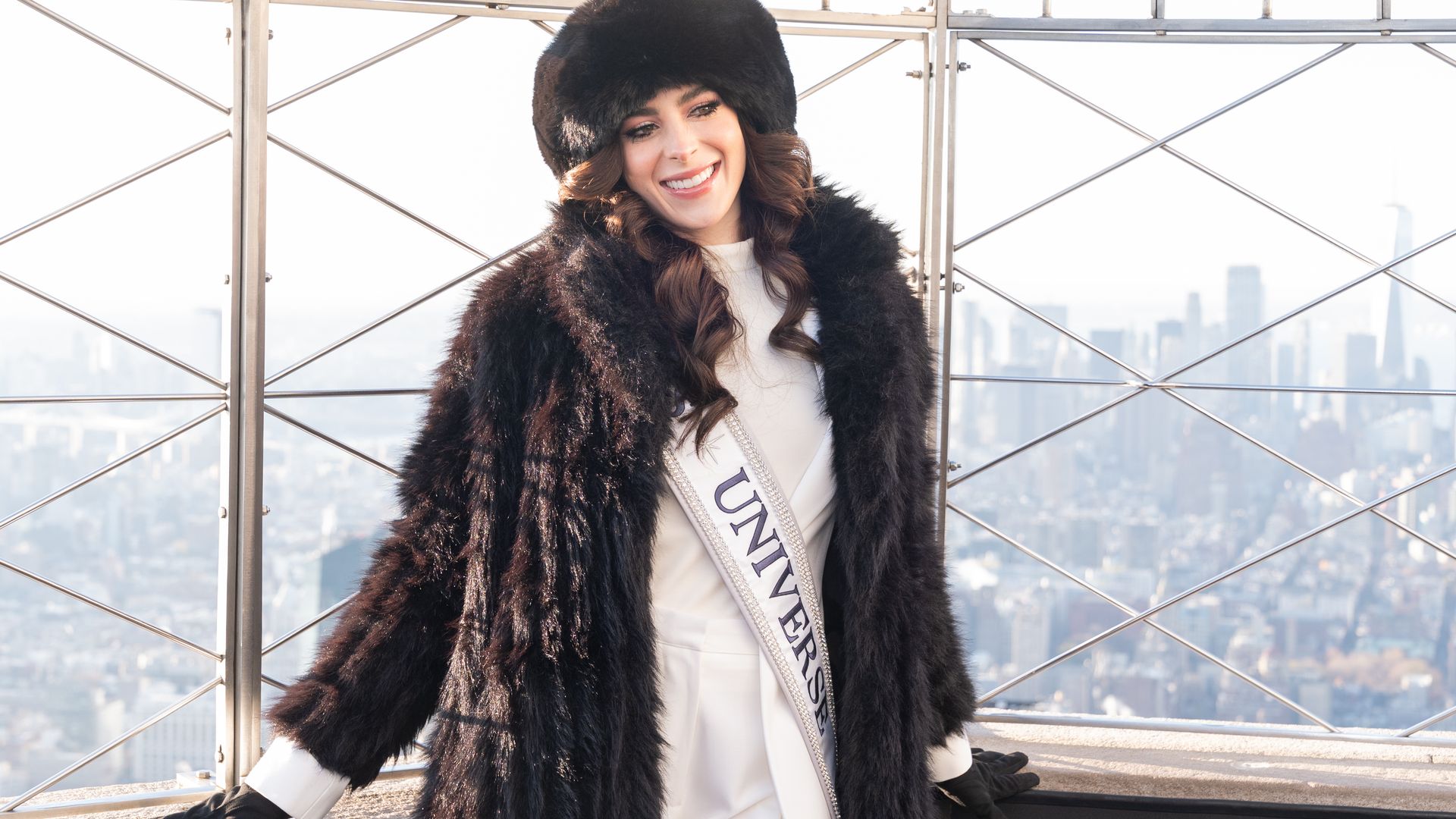 Miss Universe Fátima Bosch deslumbra desde las alturas del Empire State en Nueva York