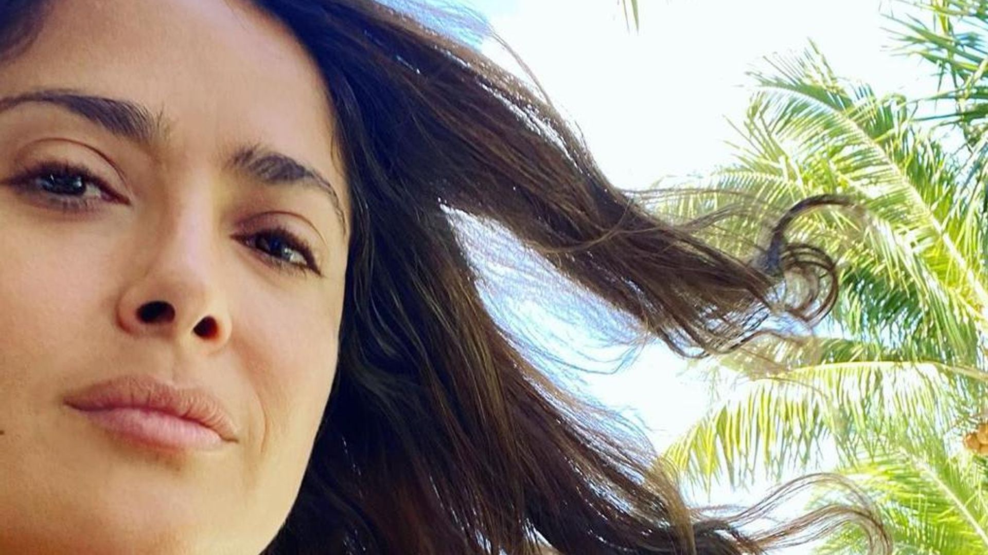 Salma Hayek rocks sexy bikini and brand new hair in latest photo