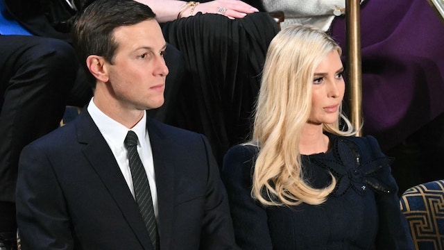 Jared supported Ivanka through the session, holding on to her leg and comforting her