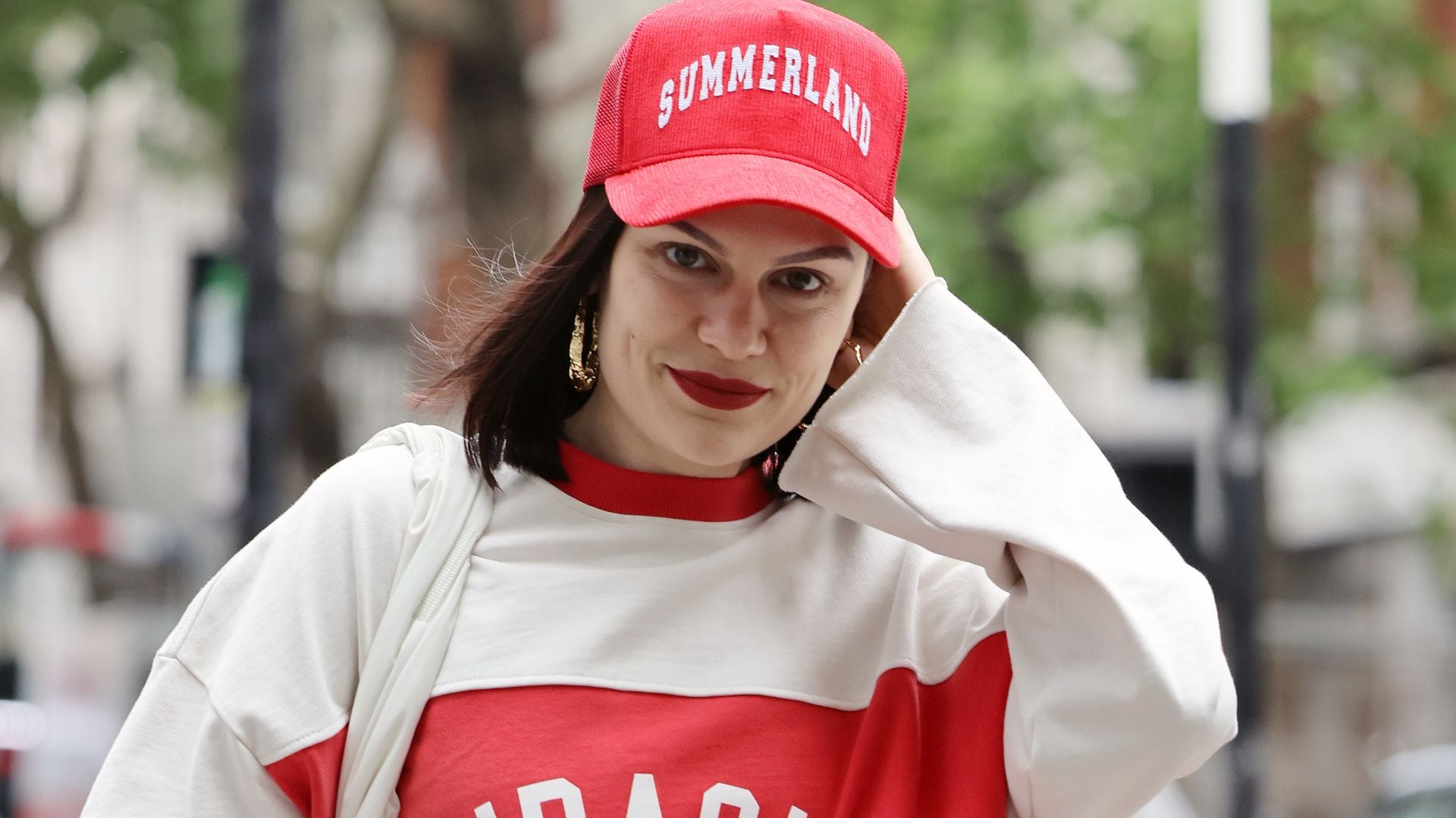 Jessie J reveals "early" breast cancer diagnosis and reveals surgery plans