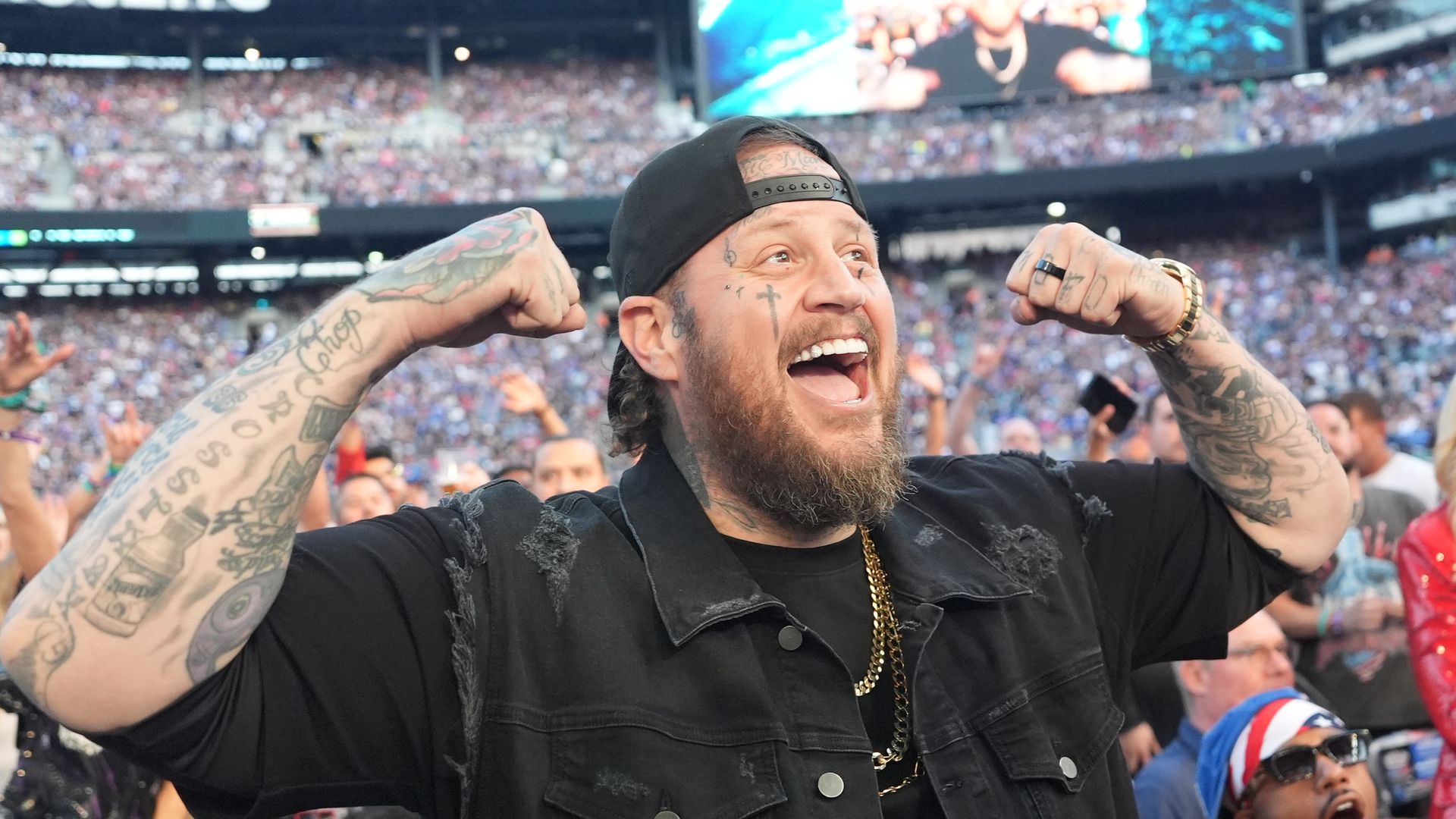 Jelly Roll celebrates 200-pound weight loss, aims to drop 50 more
