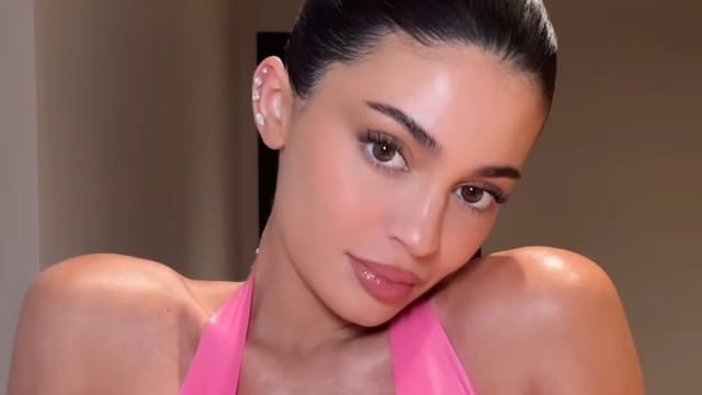Kylie Jenner stuns fans in sexy and bold hot pink latex dress