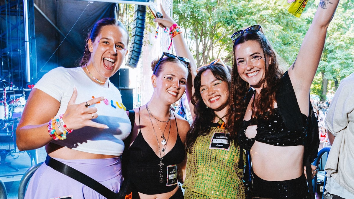 https://www.hola.com/us/horizon/landscape/bd09a8a2094e-airbnbbychadwadsworthforlollapalooza2025l1021300.jpg?im=Resize=(1200)