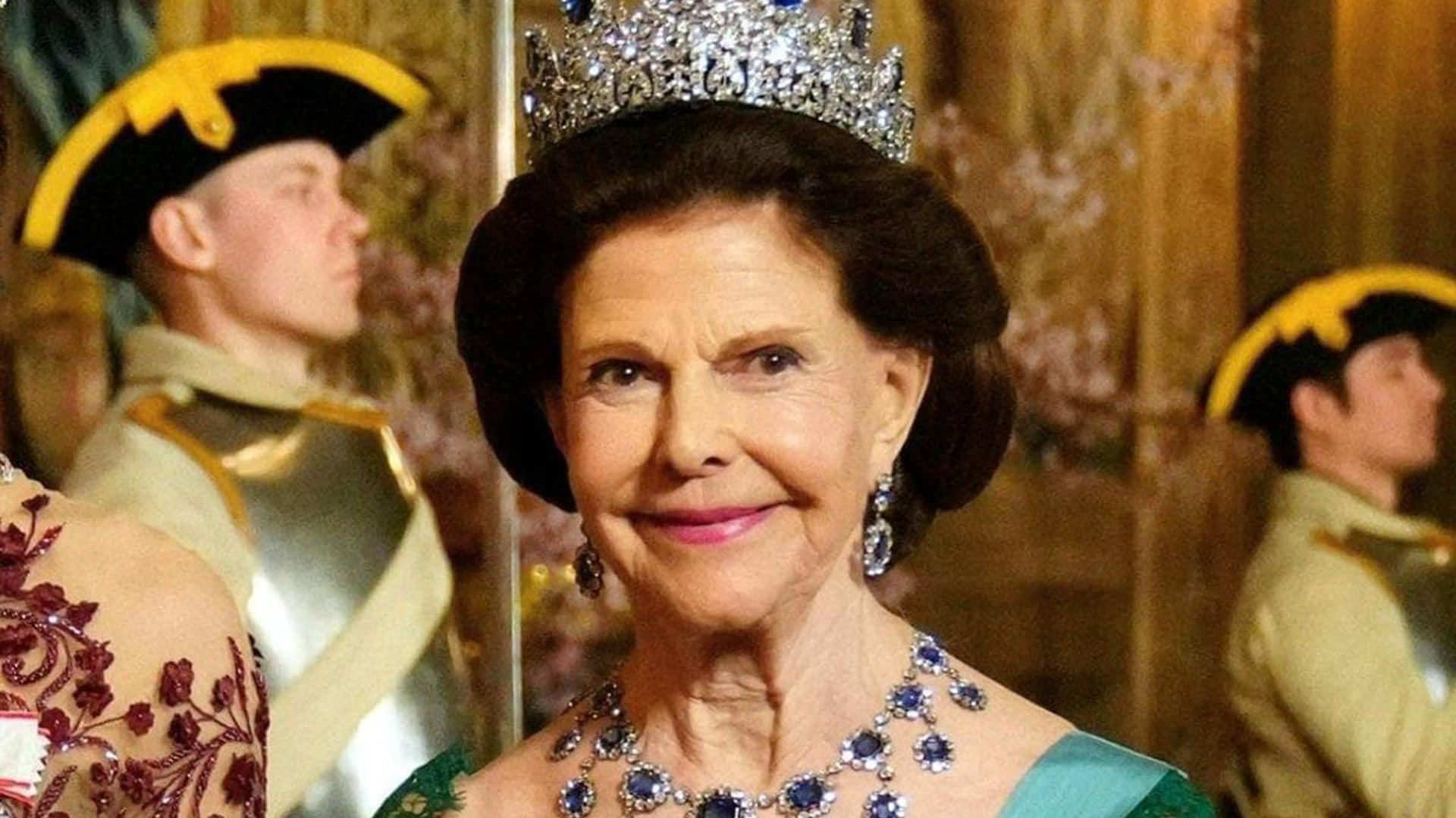Queen dances to ABBA’s ‘Dancing Queen’