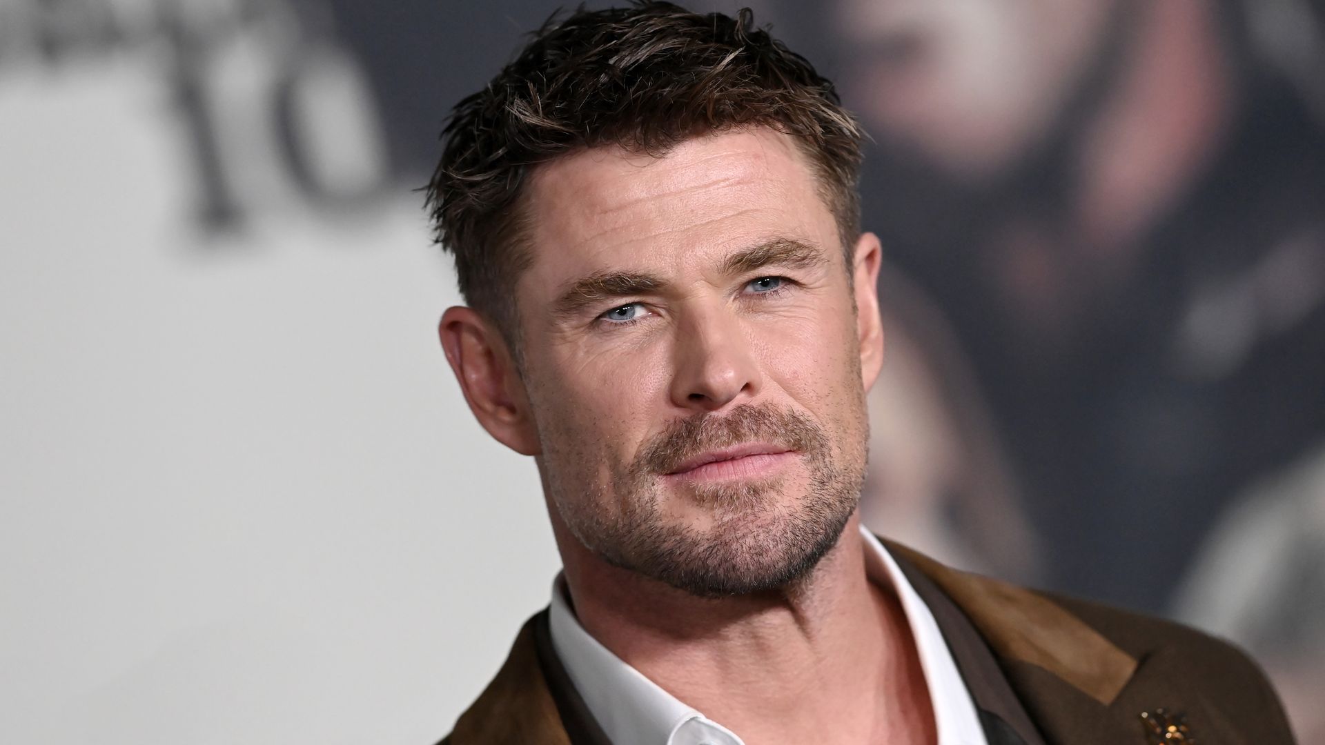 Chris Hemsworth’s daughter India, 14, corrects her dad before an impressive win