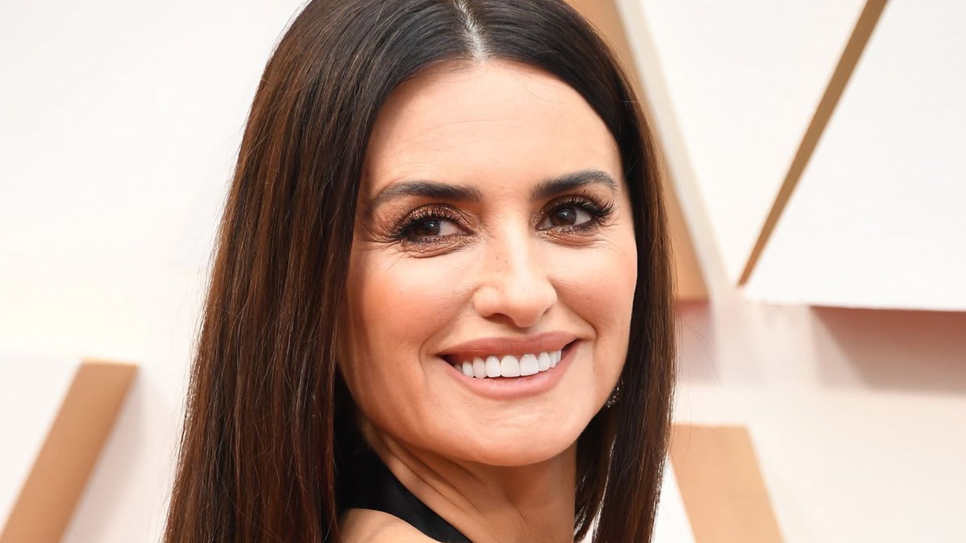 Penélope Cruz wishes her followers a Happy New Year in all-Chanel ensemble