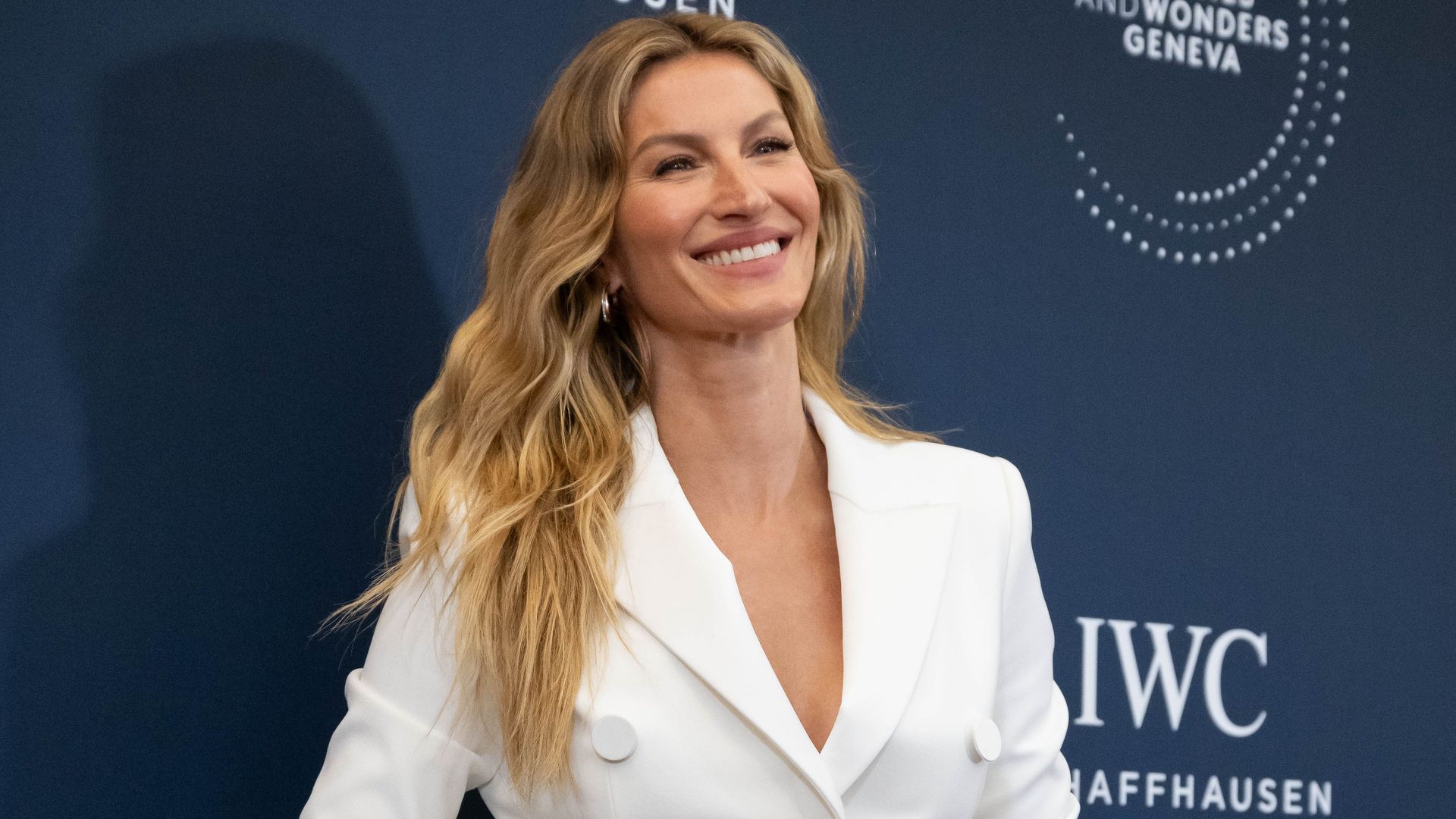 Gisele Bündchen is all smiles aboard new $1.2M yacht with Joaquim