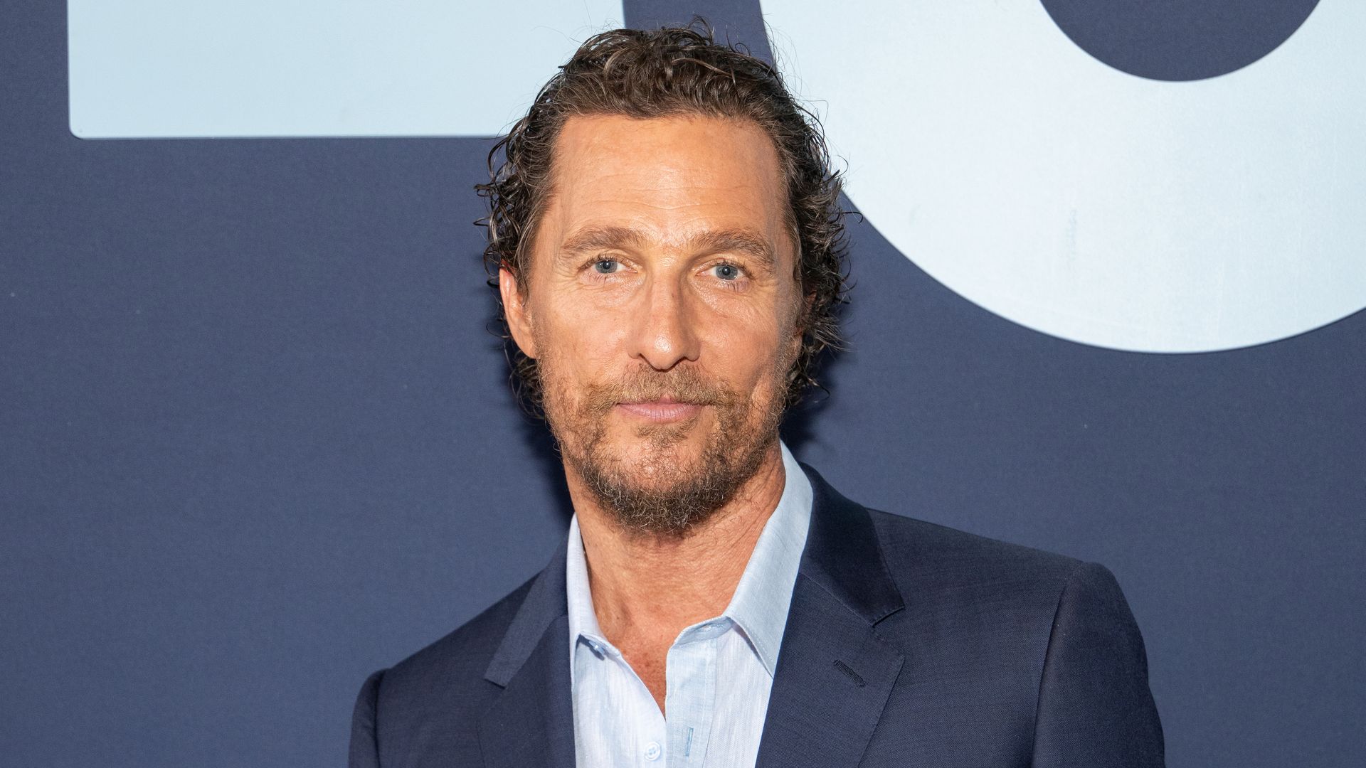 Matthew McConaughey shows off his impressive bee sting