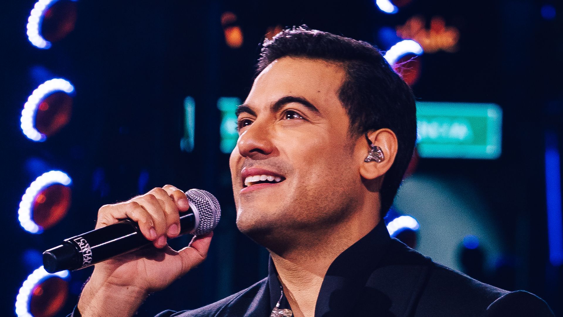 Carlos Rivera talks tears, dance moves, and mariachi magic at Plaza de Toros México
