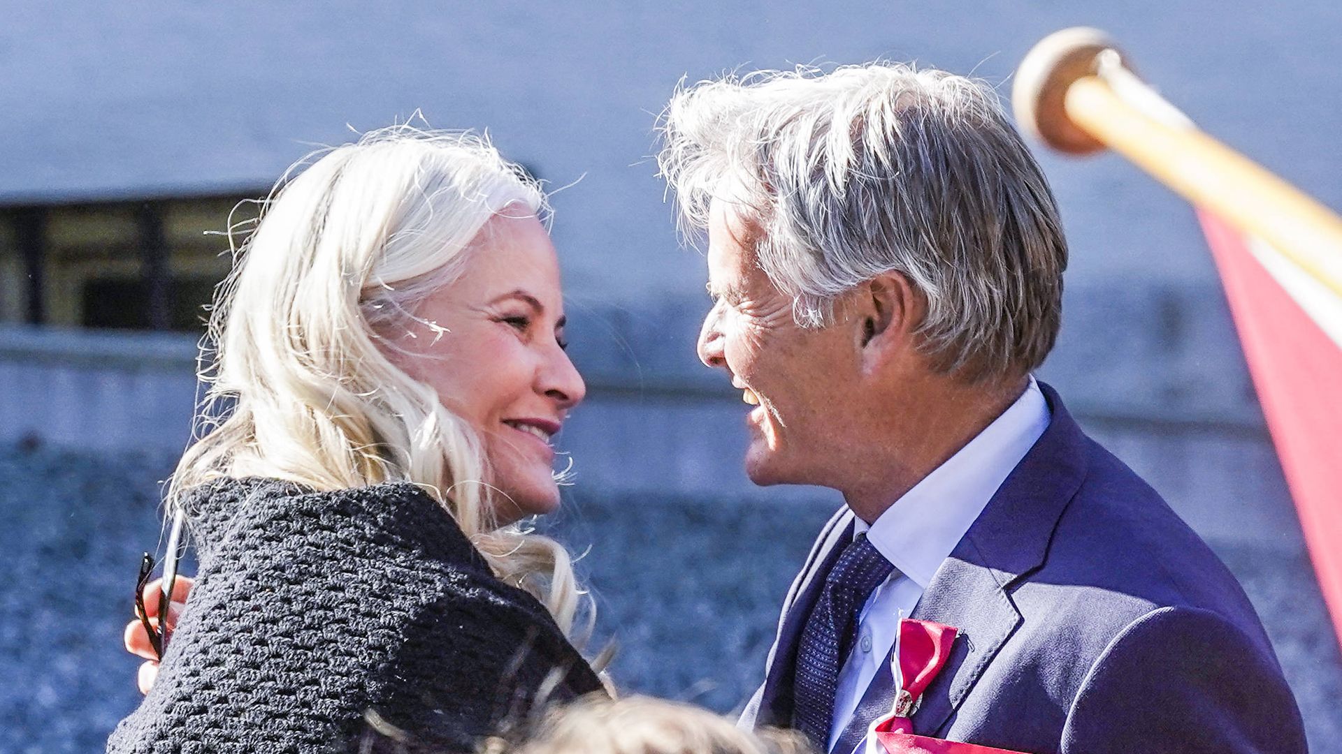 Queen Mette-Marit faces a new legal scandal: 60 former students sue her brother Espen Høiby