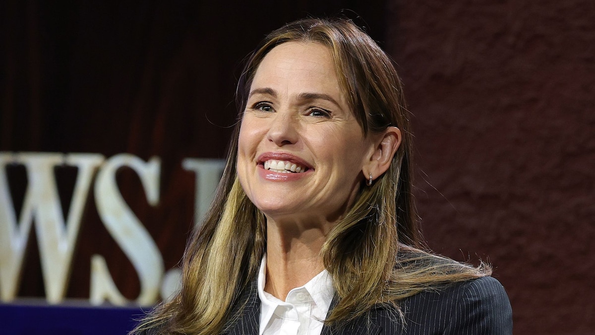https://www.hola.com/us/horizon/landscape/bfe50901f387-new-york-new-york-jennifer-garner-speaks-onstage-during-wsjs-future-of-everythin.jpg?im=Resize=(1200)