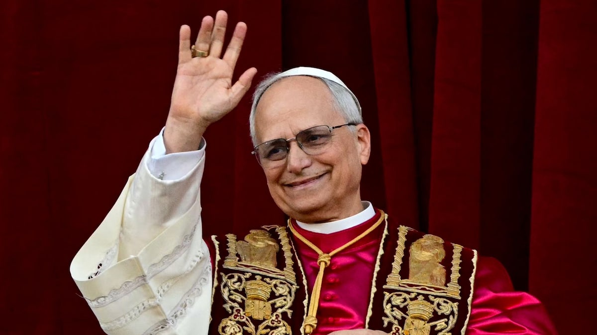Royal shares photo with new pope
