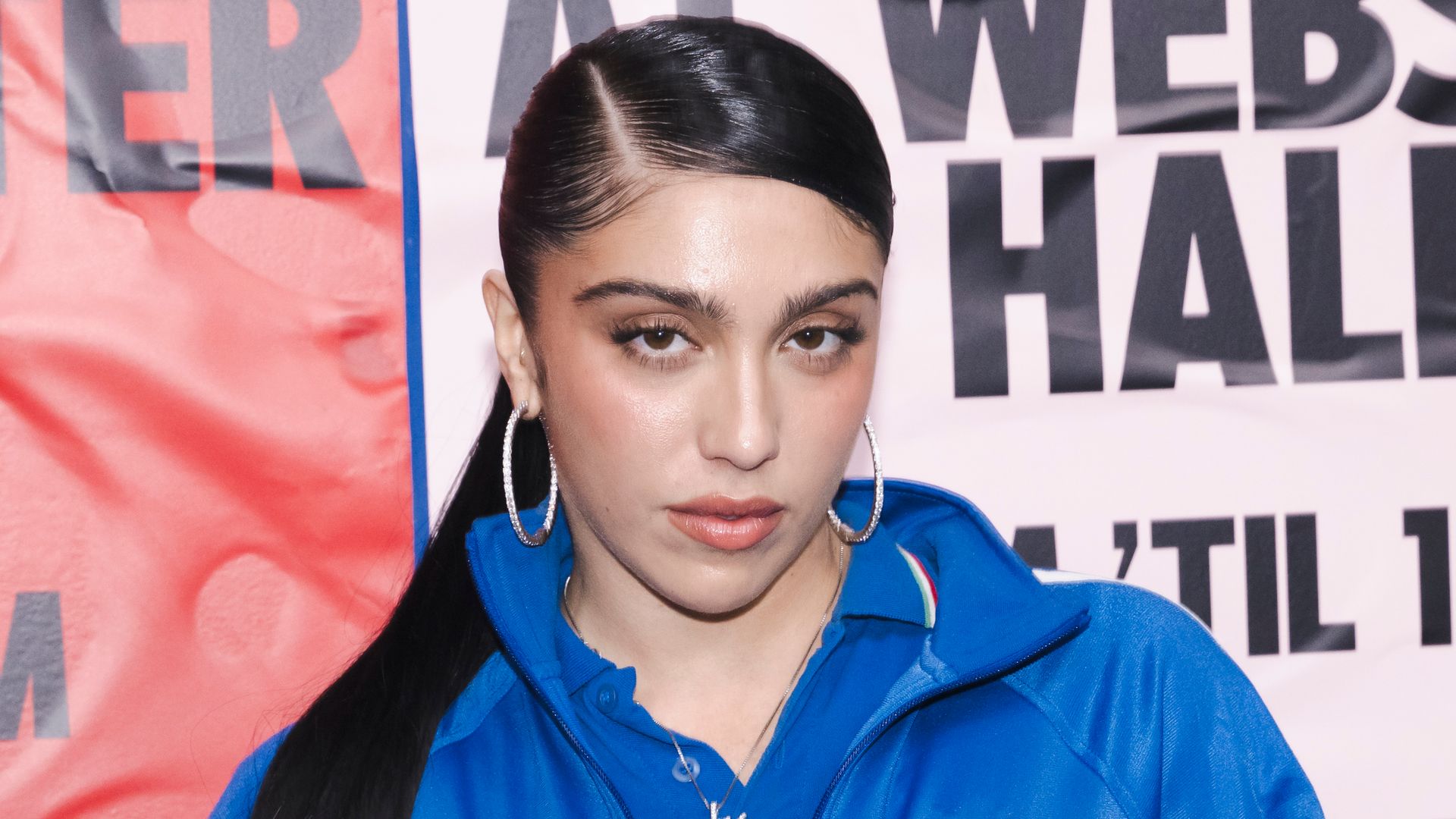 https://www.hola.com/us/horizon/landscape/c09d987f6ab2-new-york-new-york-lourdes-leon-attends-the-old-navy-and-the-cut-host-90s-throwba.jpg?im=Resize=(1200)