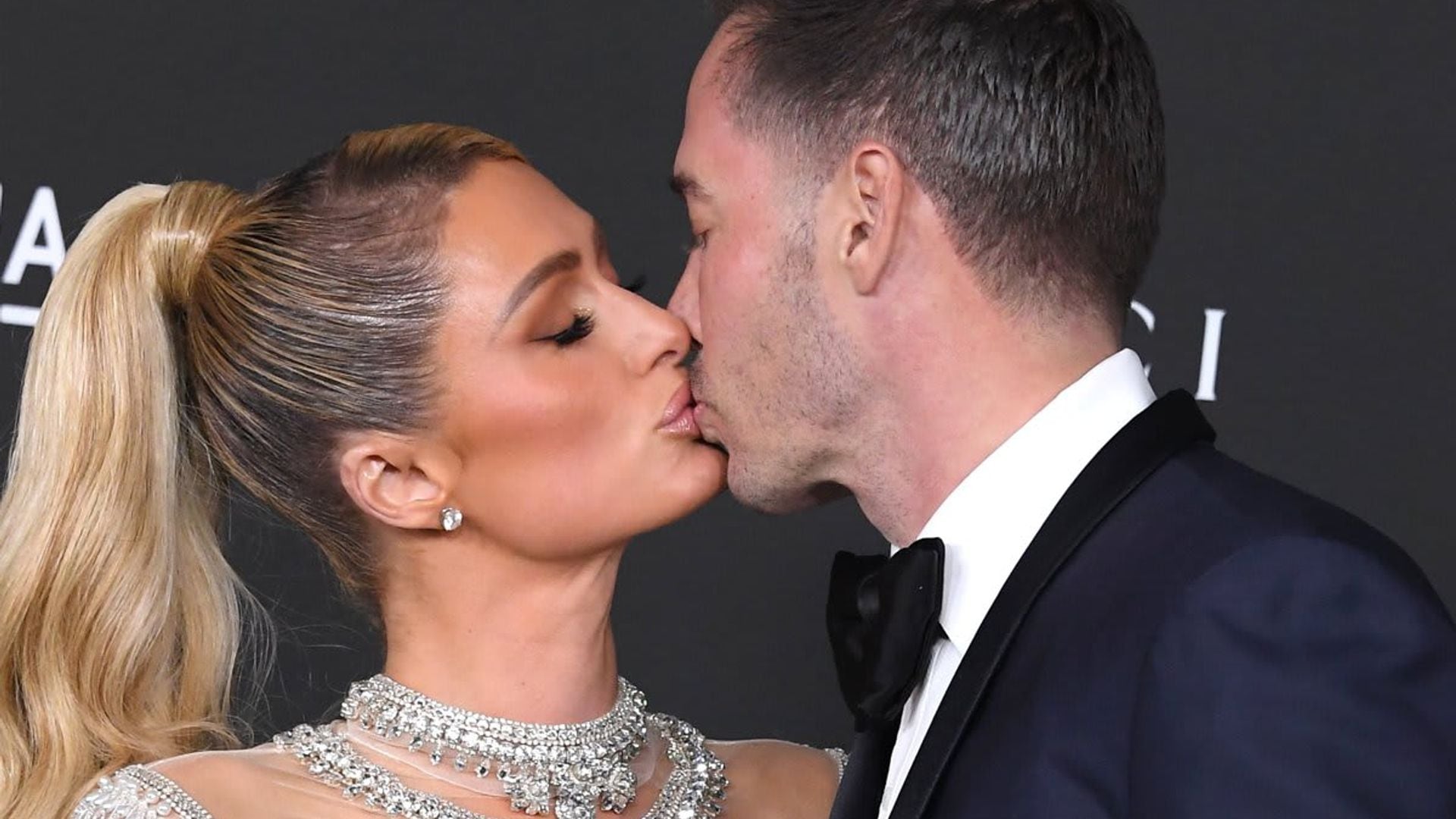 It’s official! Paris Hilton is a married woman