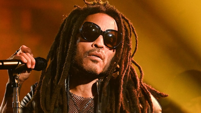 Lenny Kravitz tributes funk legend Sly Stone with a guitar solo