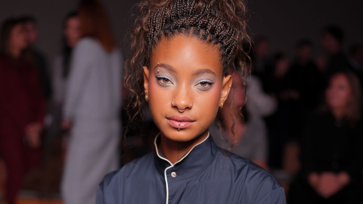 https://www.hola.com/us/horizon/landscape/c2285ba4d110-willow-smith-at-the-christian-dior-fashion-show-as-part-of-spring-summer-2026-pa.jpg?im=Resize=(1200)