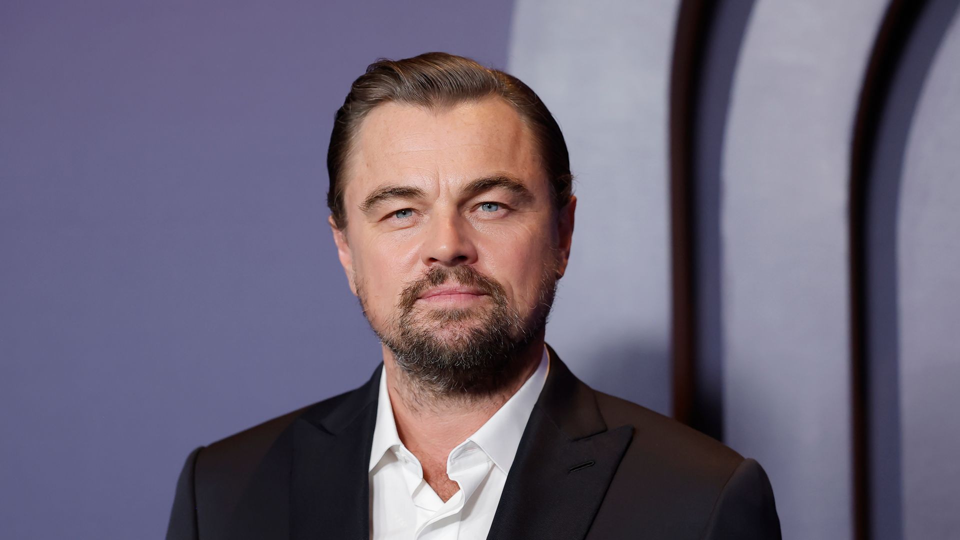 Bezos Awkward Leonardo DiCaprio caught in an awkward Jeff Bezos joke at the Critics ...