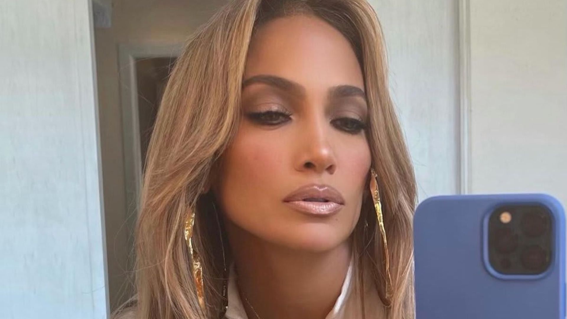 Jennifer Lopez celebrates ‘Fashion Friday’ with these unbelievable gold boots