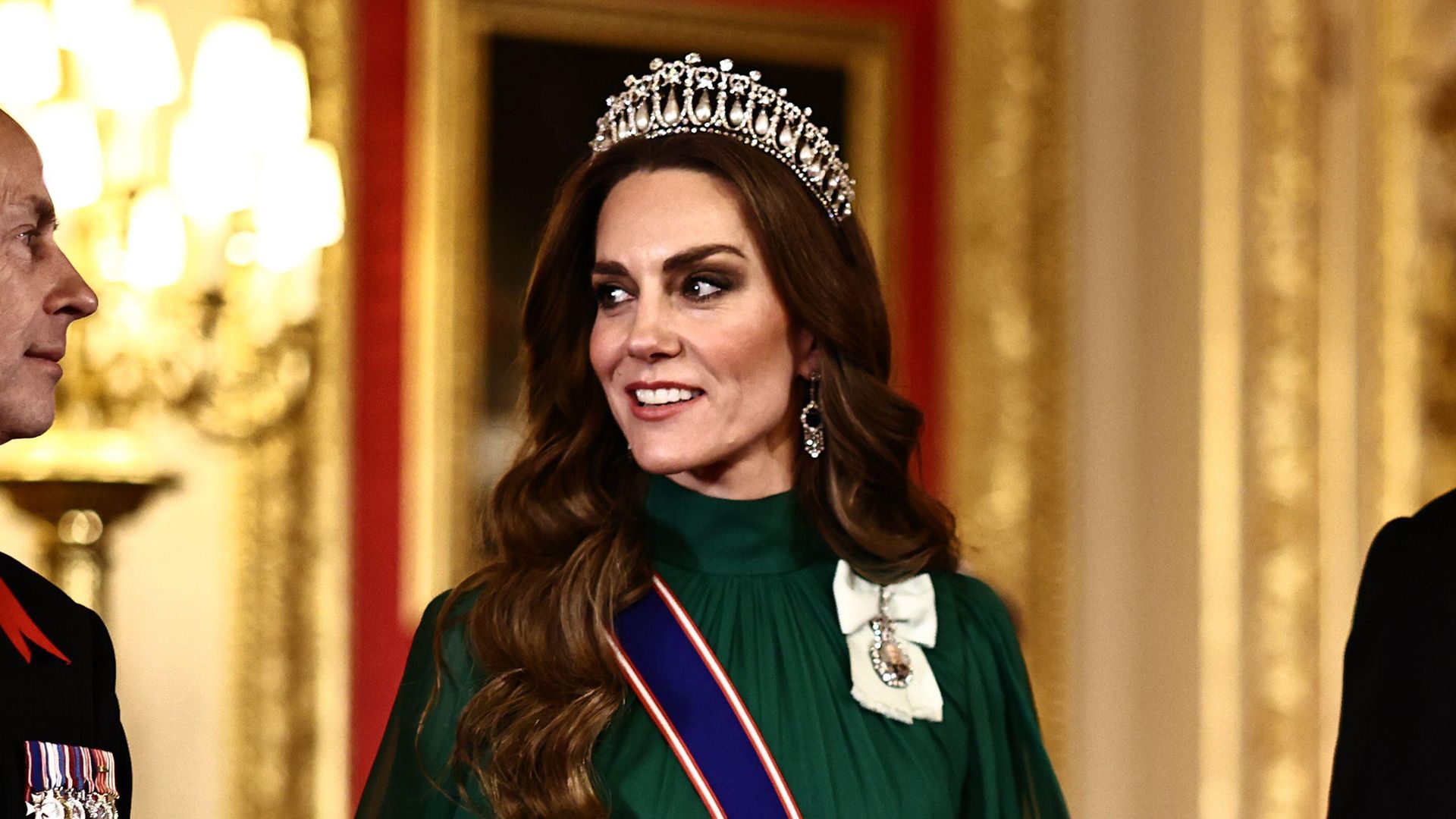 Kate Middleton’s gala dinner look: Diana’s Lover’s Knot tiara, regal green gown, and satin Manolos