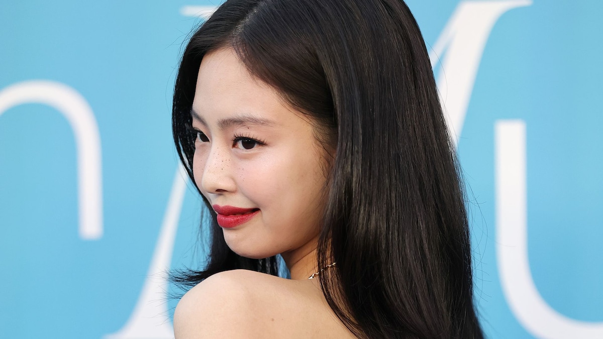 https://www.hola.com/us/horizon/landscape/c4cc81889ffa-inglewood-california-jennie-kim-attends-the-2025-billboard-women-in-music-at-you.jpg?im=Resize=(1200)