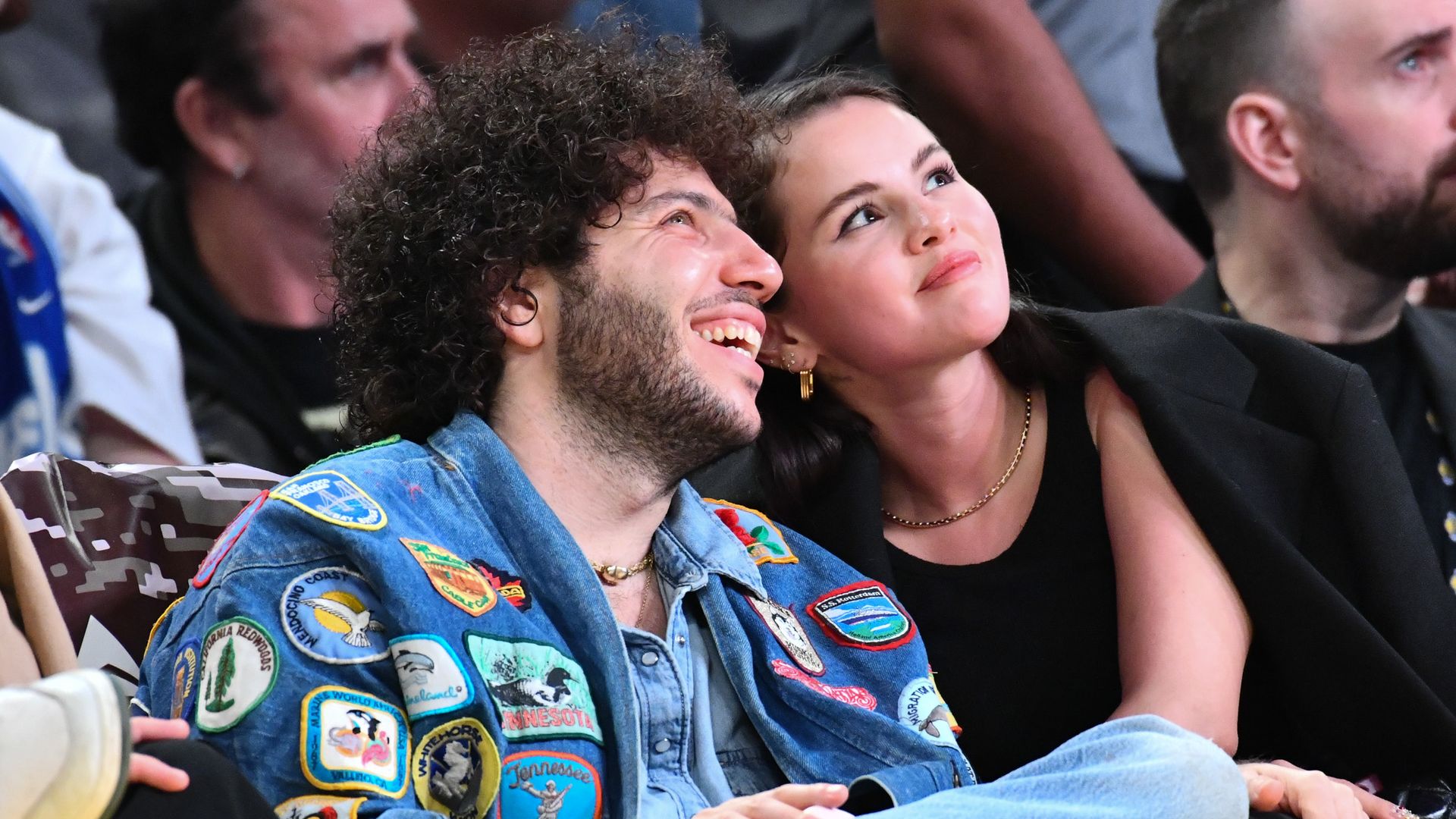 Selena Gomez steals a kiss from Benny Blanco on sweet courtside date