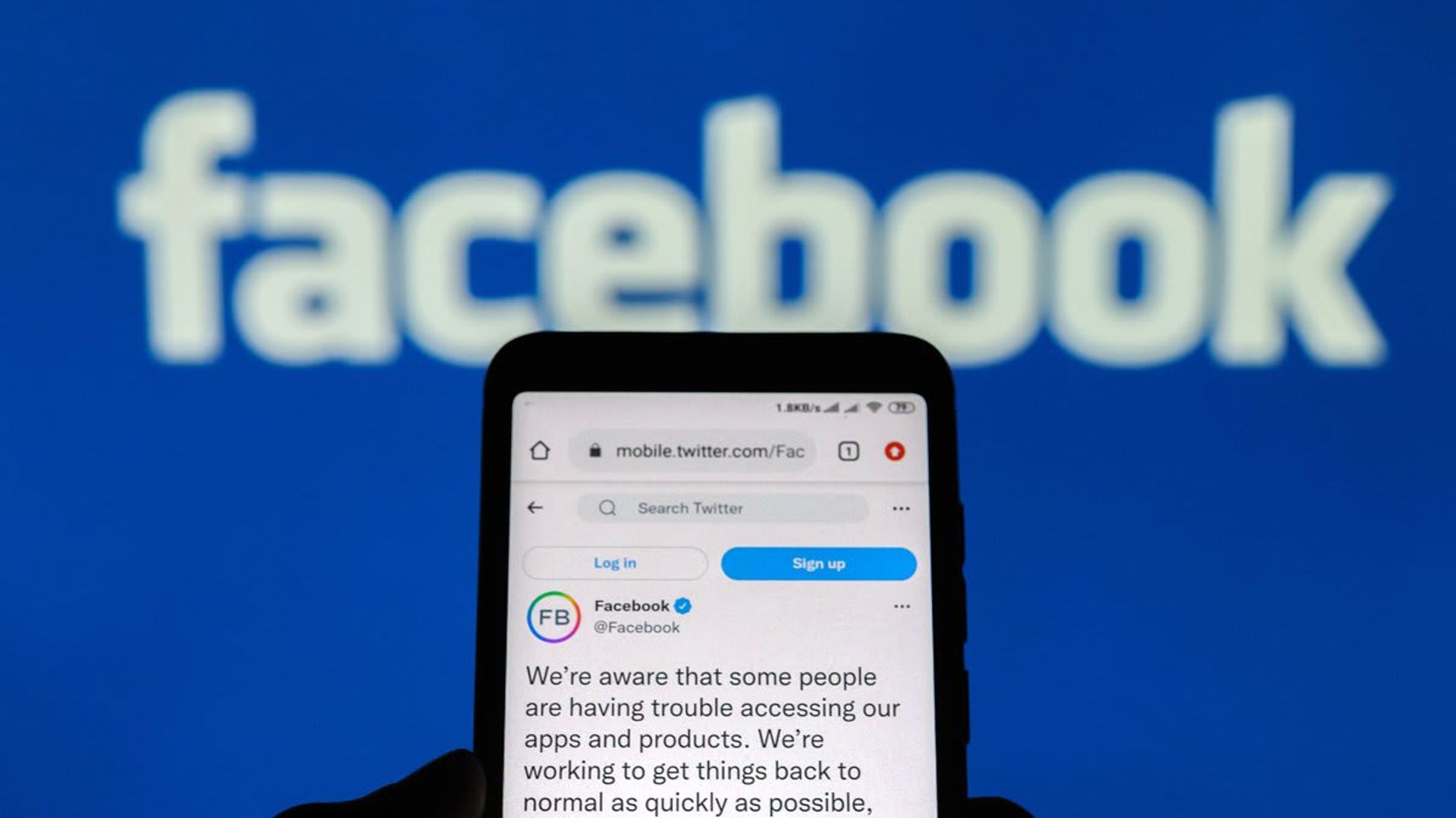 Adele, Reese Witherspoon, Kourtney Kardashian, and more celebs react to Facebook and Instagram outage