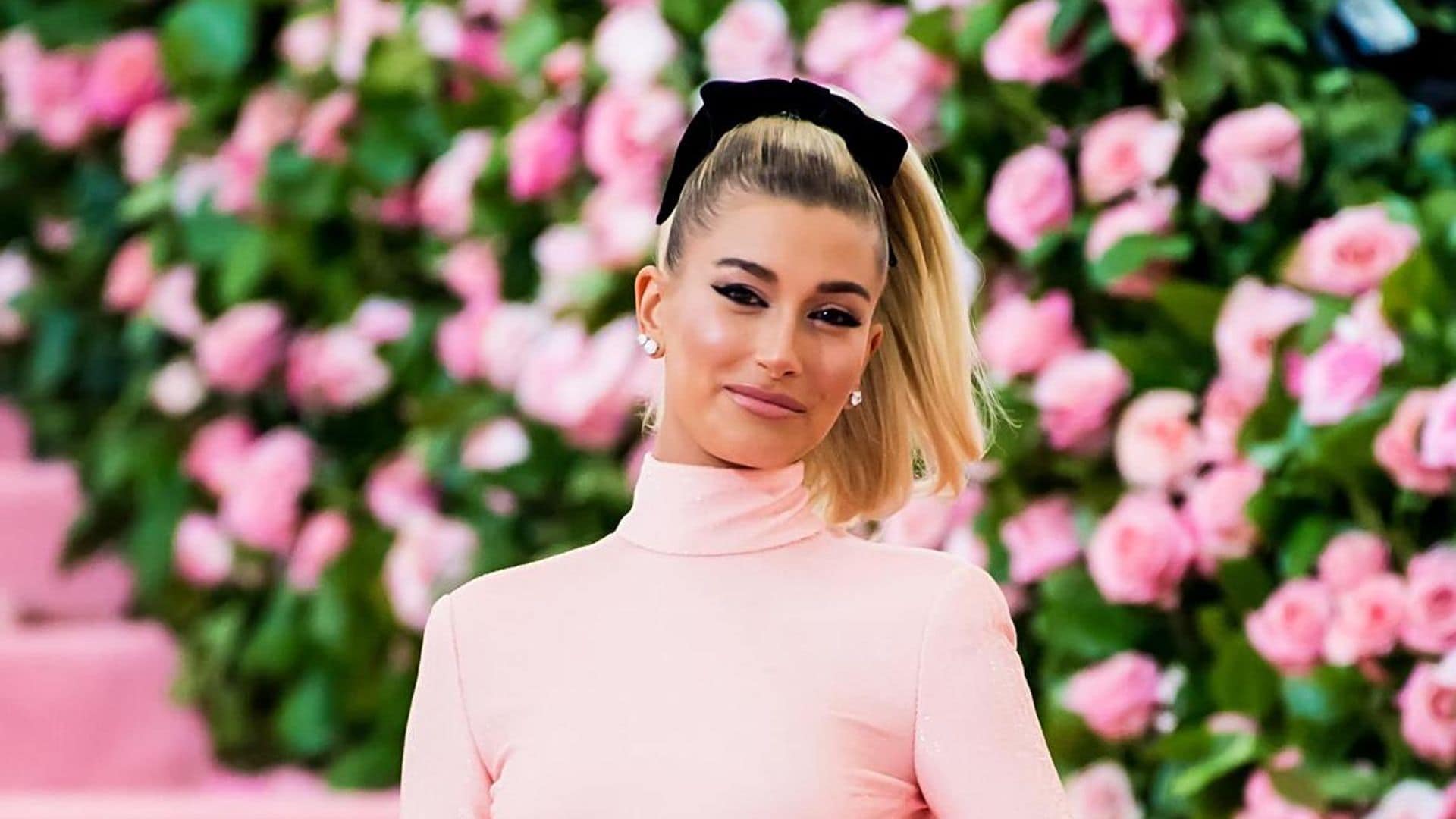 Hailey Baldwin had the most spectacular wedding dress and unconventional veil: Photos