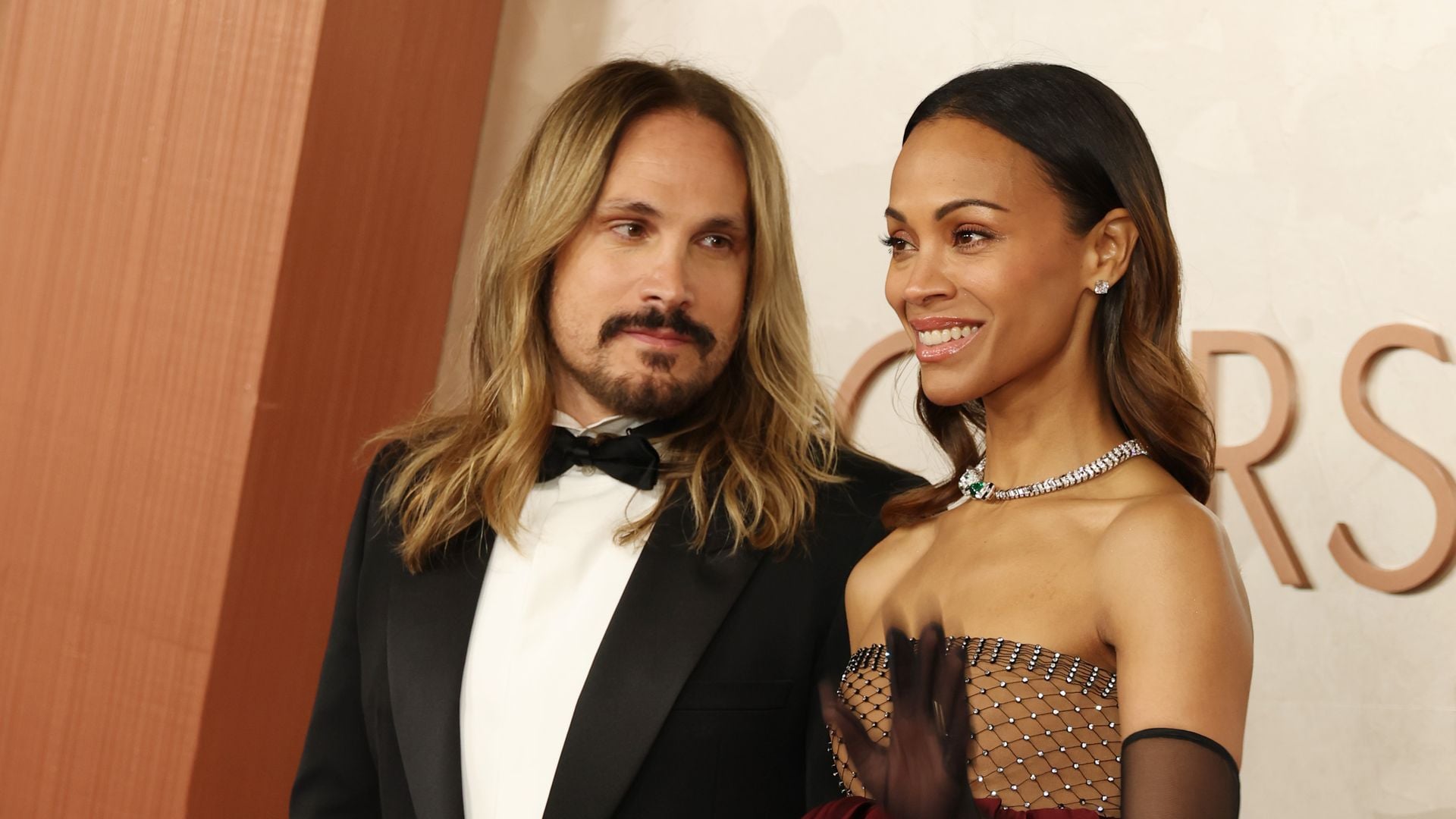 Zoe Saldaña moves her husband, Marco Perego, to tears while receiving the Gran Soberano award