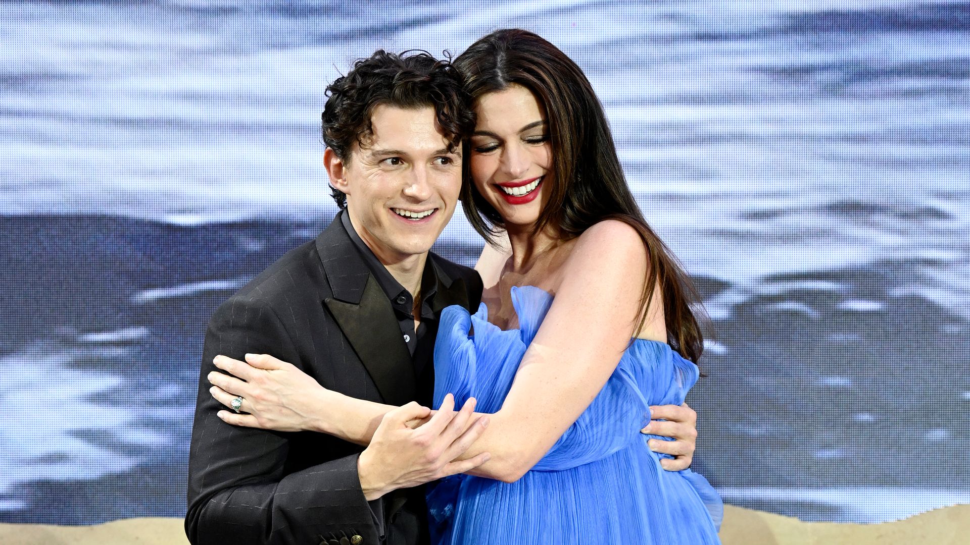 https://www.hola.com/us/horizon/landscape/c680db592c9d-london-england-tom-holland-and-anne-hathaway-attend-the-world-premiere-of-the-od.jpg?im=Resize=(1200)