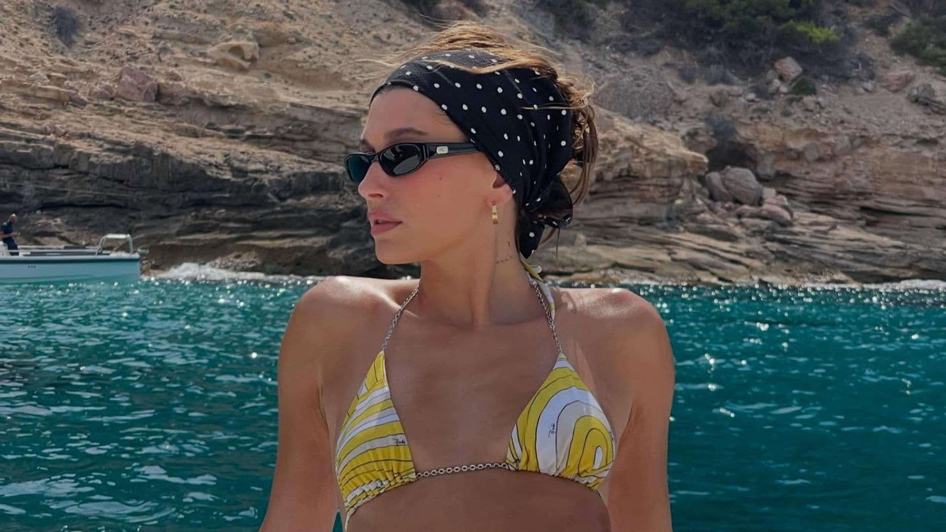 Hailey Bieber sizzles in Spanish sun in her ‘lemontini’ bikini