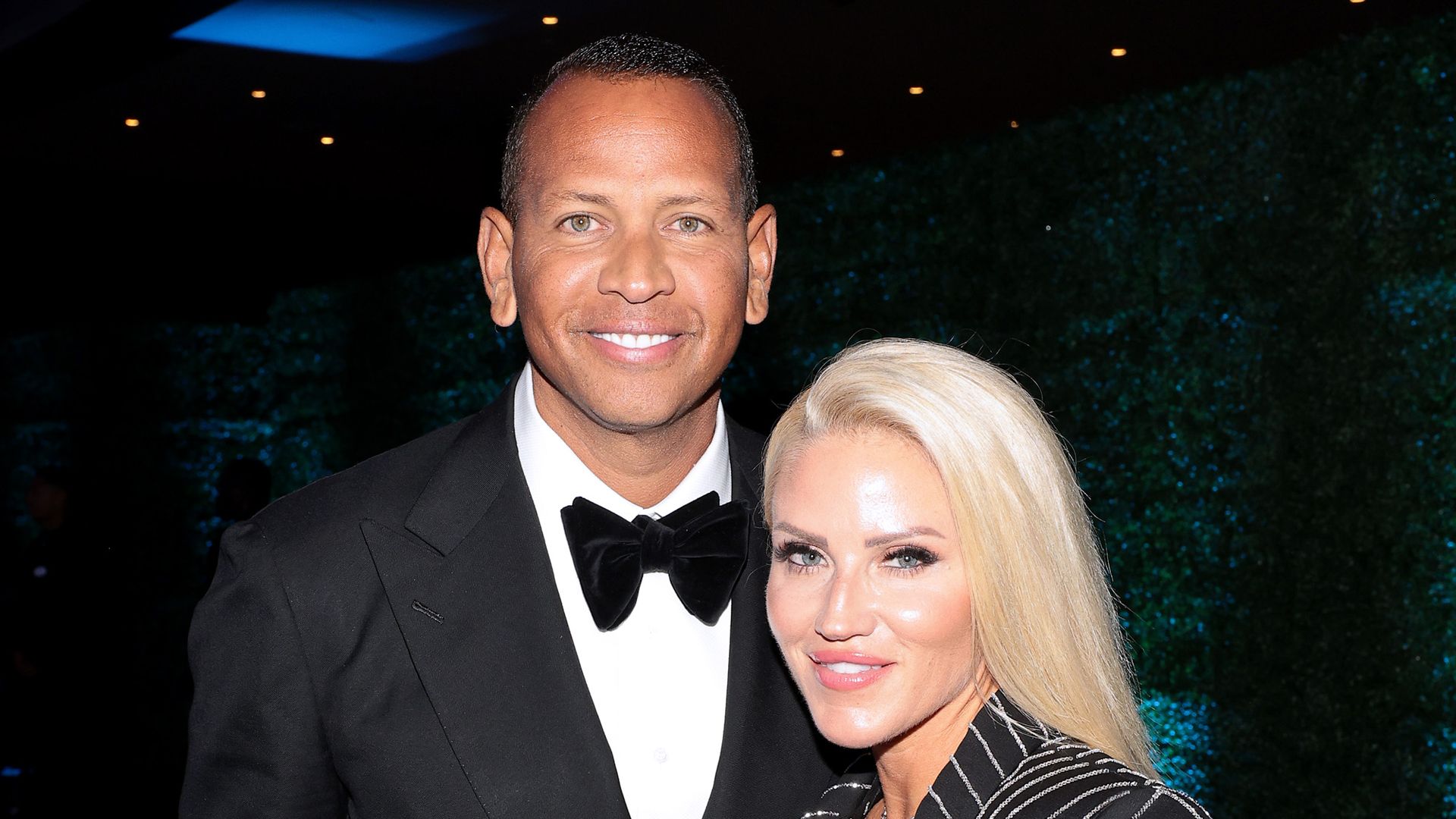 Alex Rodriguez and Jaclyn Cordeiro flaunt their toned bodies during a relaxing getaway