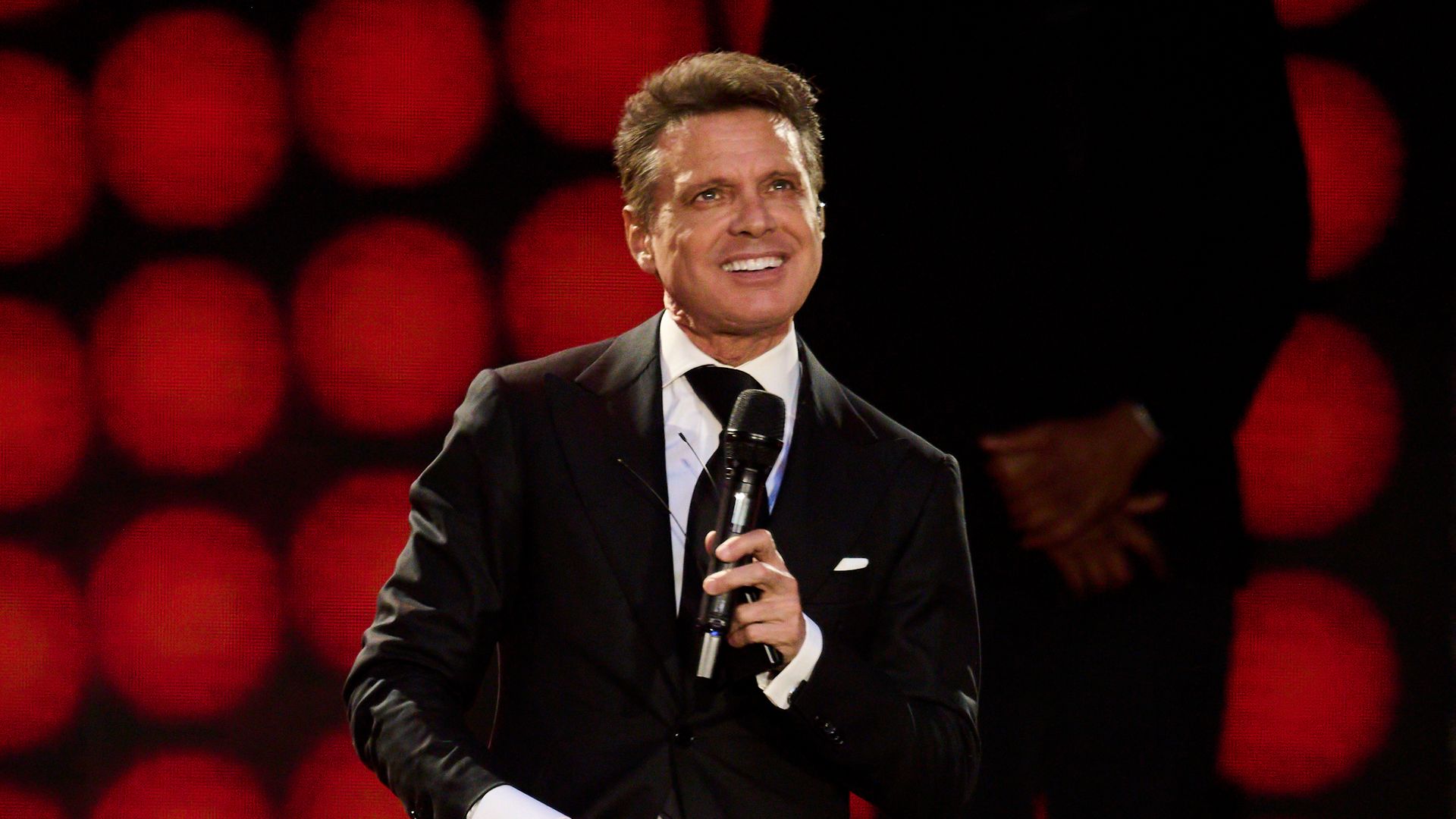 Luis Miguel’s camp sets the record straight, debunking hospitalization rumors