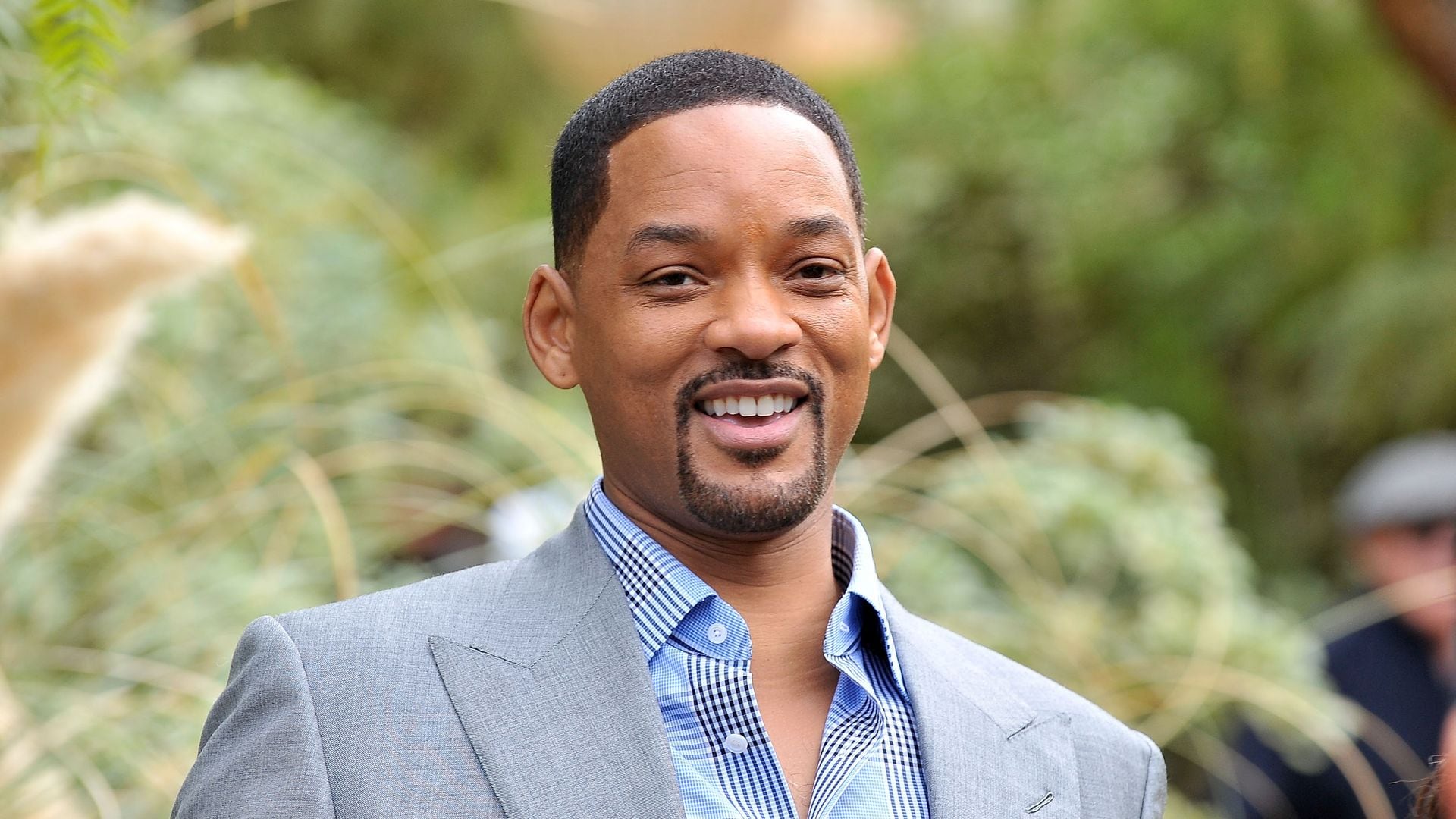 Will Smith surprises fans with spontaneous flamenco performance in Spain