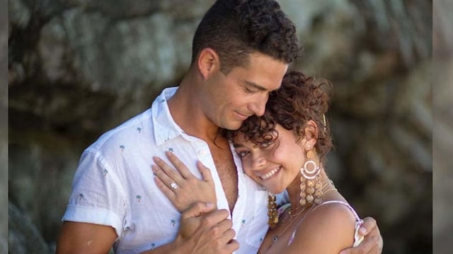 sarah hyland engagement