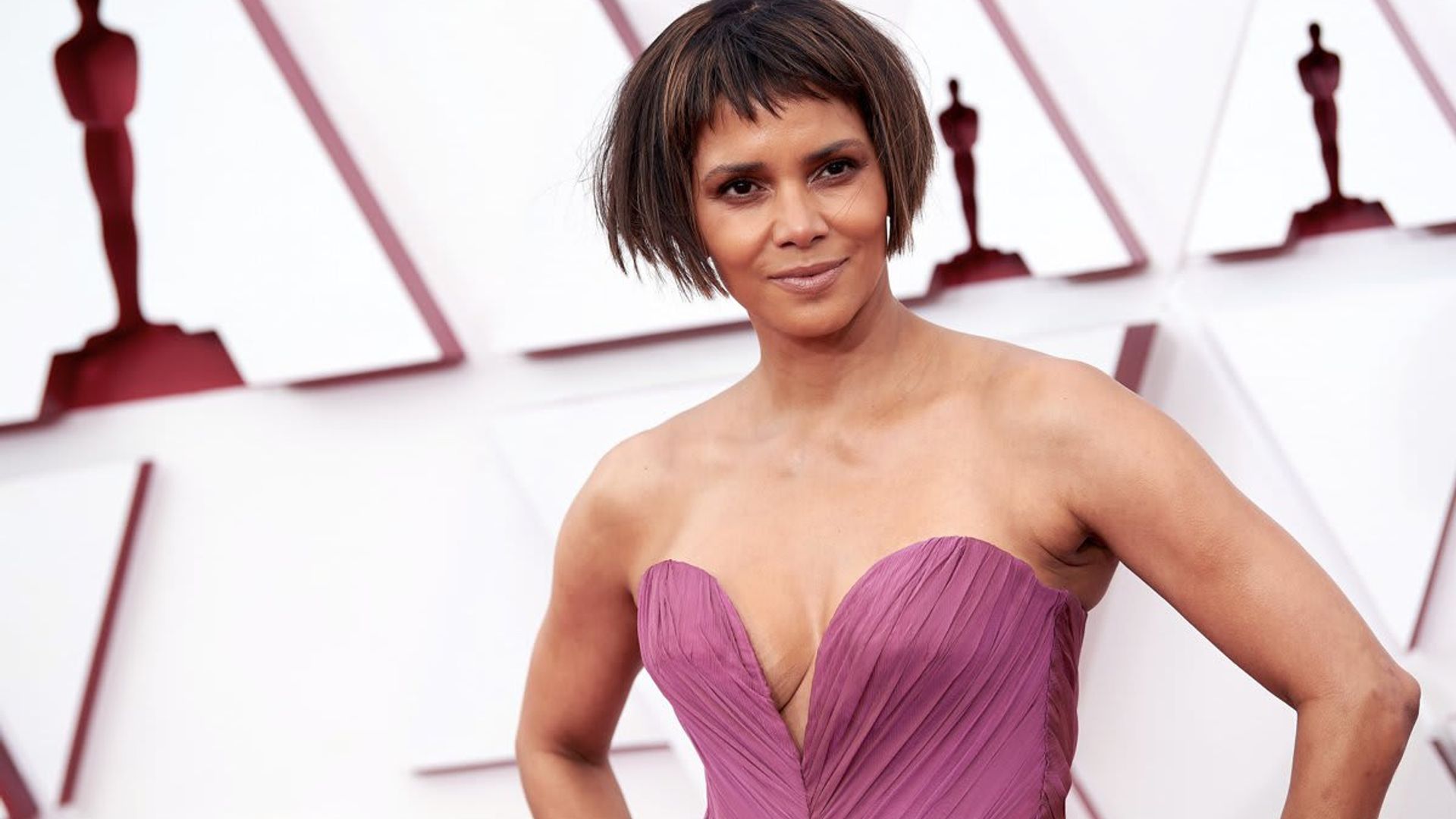 Halle Berry reacts to fans poking fun at her 2021 Oscars haircut