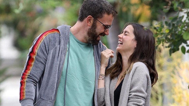 Ana de Armas has case of the giggles out with Ben Affleck