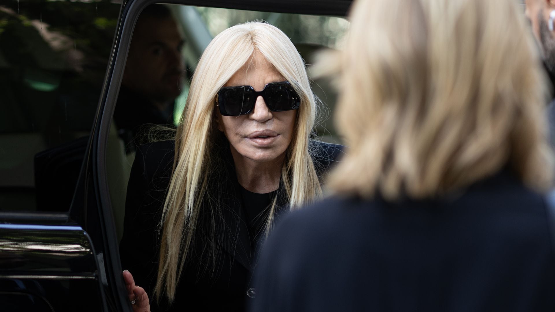 From Donatella Versace to Valeria Mazza the funeral chapel in Milan for Giorgio Armani the designer of golden age Italy