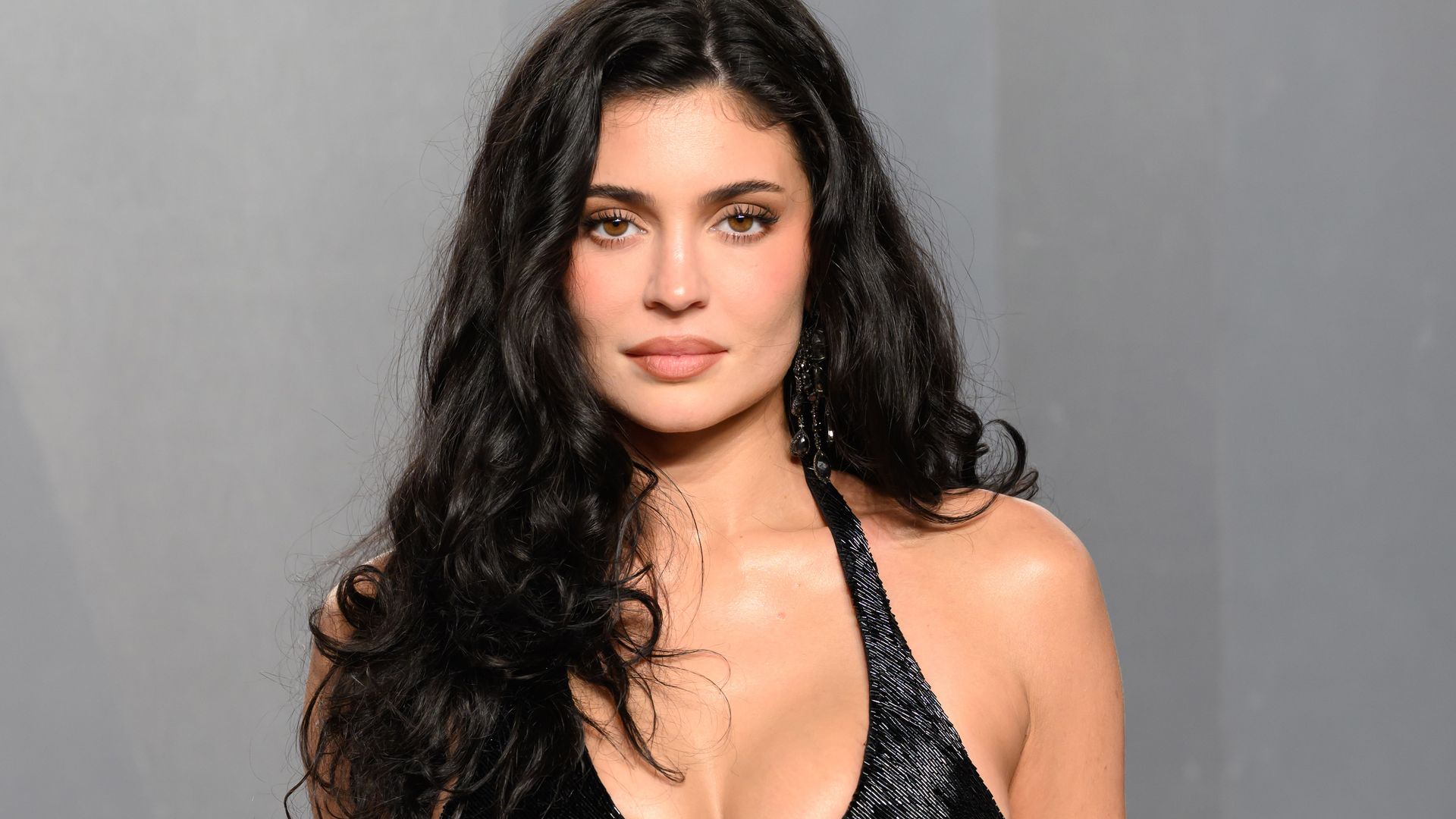 Kylie Jenner turns up the heat in neon lace bikini and proves she’s a fan of 'The Seven Husbands of Evelyn Hugo'