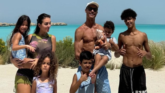 Cristiano Ronaldo y Georgina Rodriguez con sus hijos