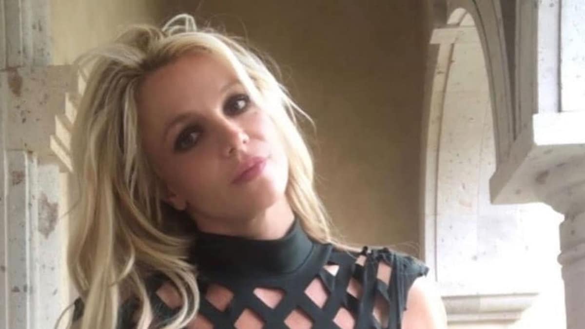 Britney Spears reportedly hospitalized and seeking treatment for mental