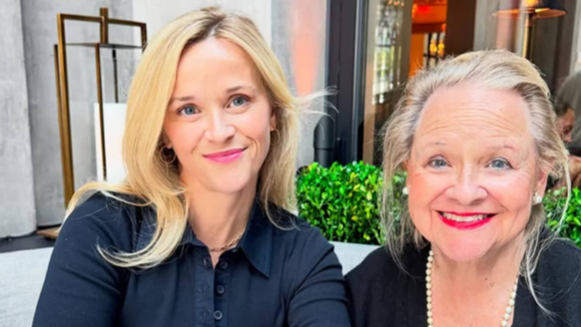 Reese Witherspoon shares heartwarming holiday moment with mom Betty after viral photo with daughter Ava