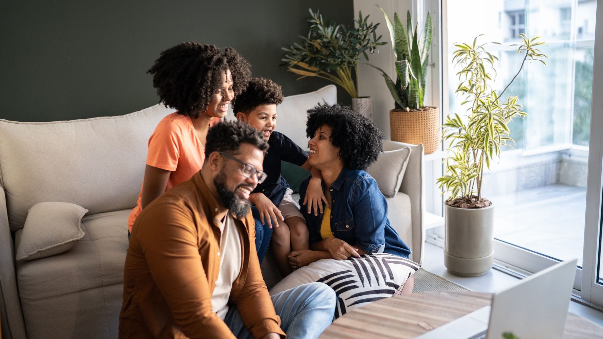 family shopping at Amazon Autos