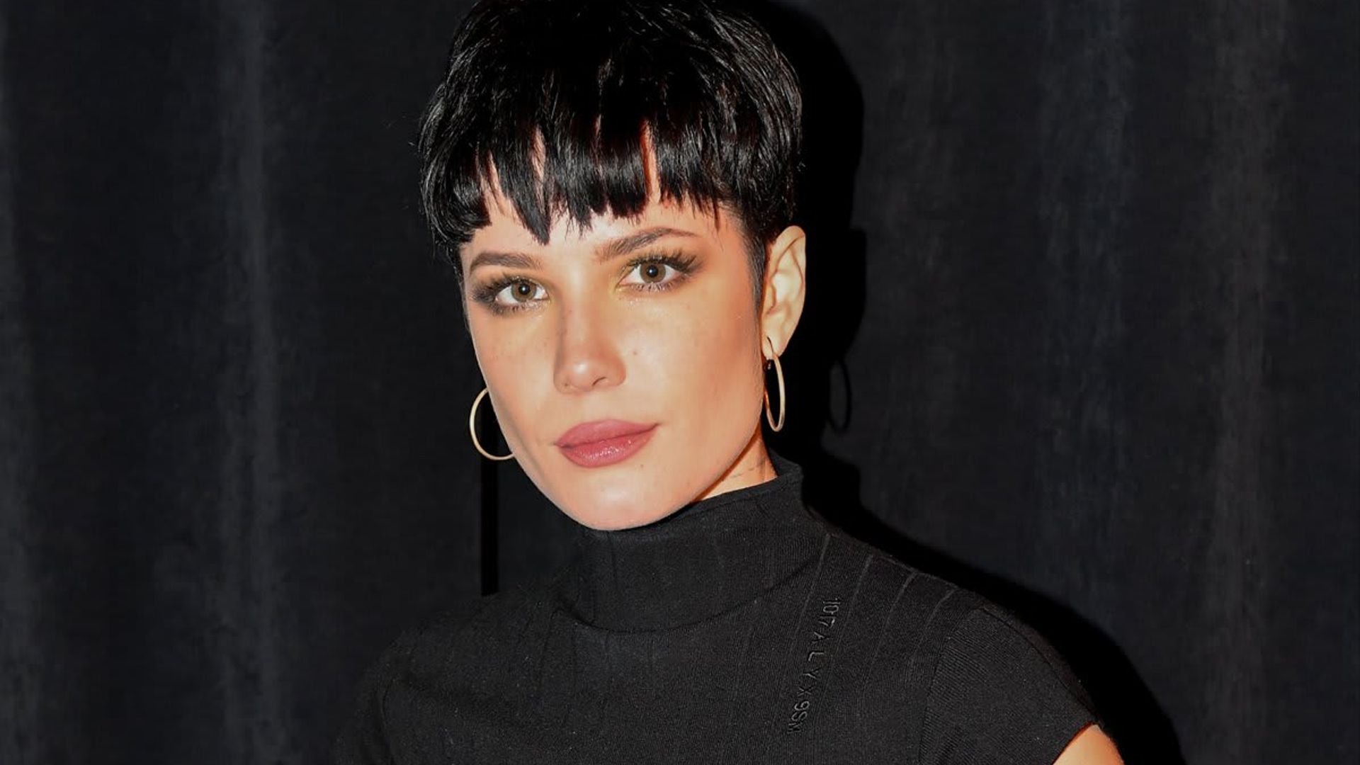See Halsey’s hilarious response to a fan who says she’s ‘been pregnant forever’